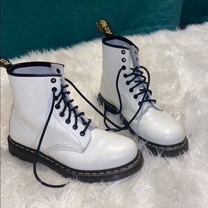 WHITE DOC MARTENS